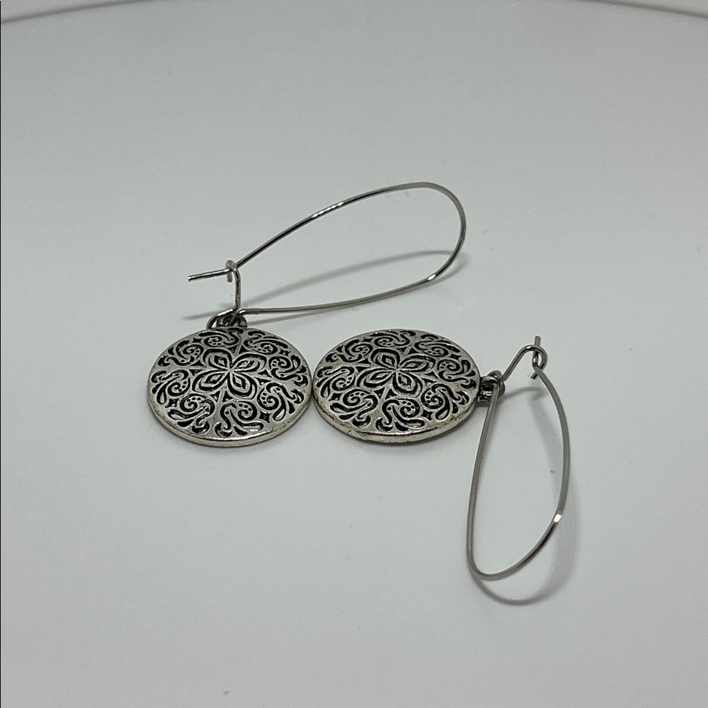 ROBERT LEE MORRIS silver-tone disc earrings
